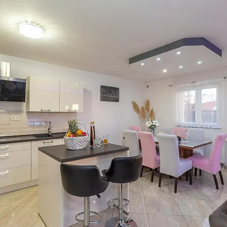 Family Jelena, * Cista Provo