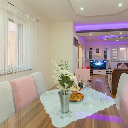 Family Jelena, * Cista Provo