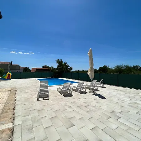 Family Jelena, Villa