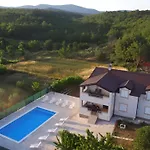 Family Jelena, Villa Cista Provo