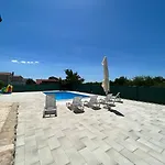 Family Jelena, Villa